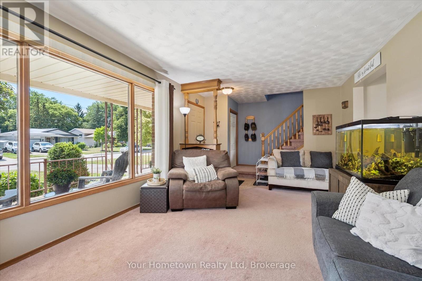665 Raglan Street, Minto, Ontario  N0G 2P0 - Photo 9 - X12361845