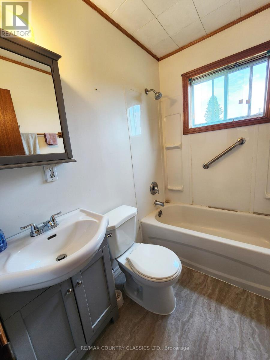 94 Paradise Road, South Algonquin, Ontario  K0J 2M0 - Photo 25 - X12361873