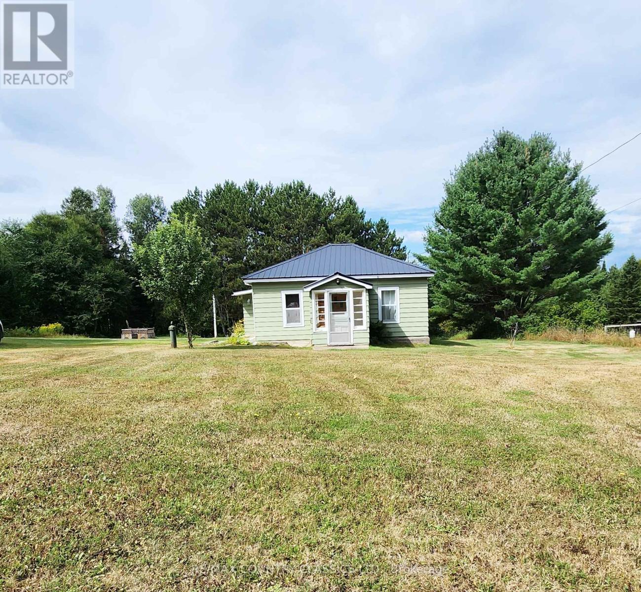 94 Paradise Road, South Algonquin, Ontario  K0J 2M0 - Photo 3 - X12361873