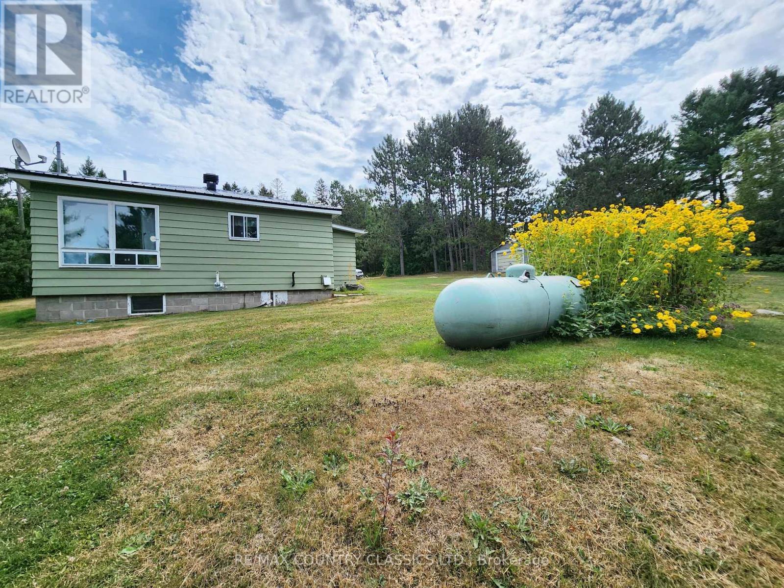 94 Paradise Road, South Algonquin, Ontario  K0J 2M0 - Photo 4 - X12361873
