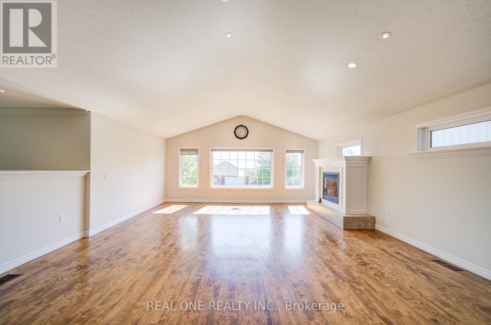 105 Milroy Drive, Peterborough North, Ontario  K9H 7T2 - Photo 9 - X12360010