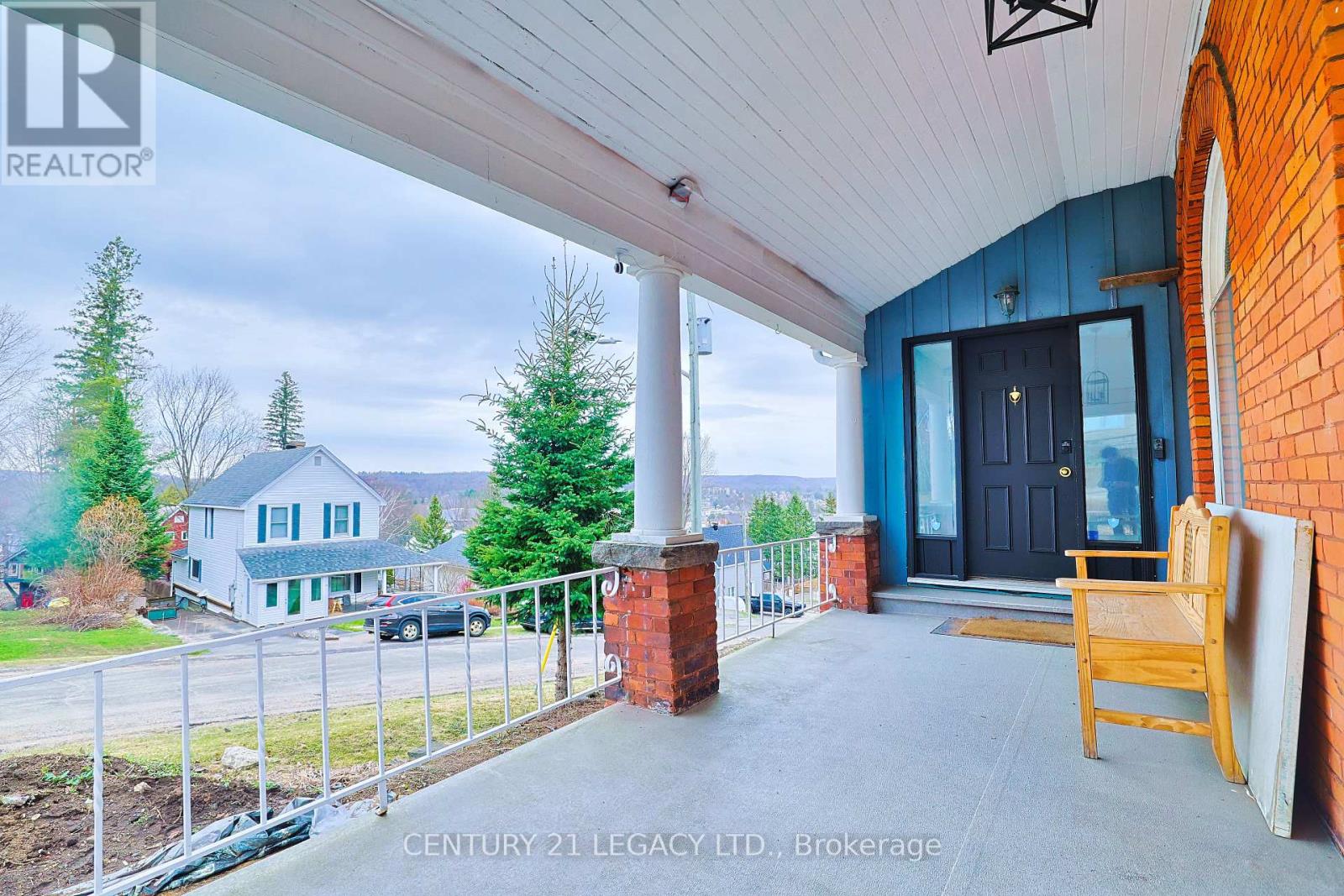 23 Lansdowne Street W, Huntsville, Ontario  P1H 1W1 - Photo 3 - X12361685