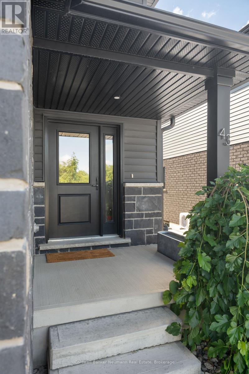 43 York Street E, Centre Wellington, Ontario  N0B 1S0 - Photo 3 - X12361891