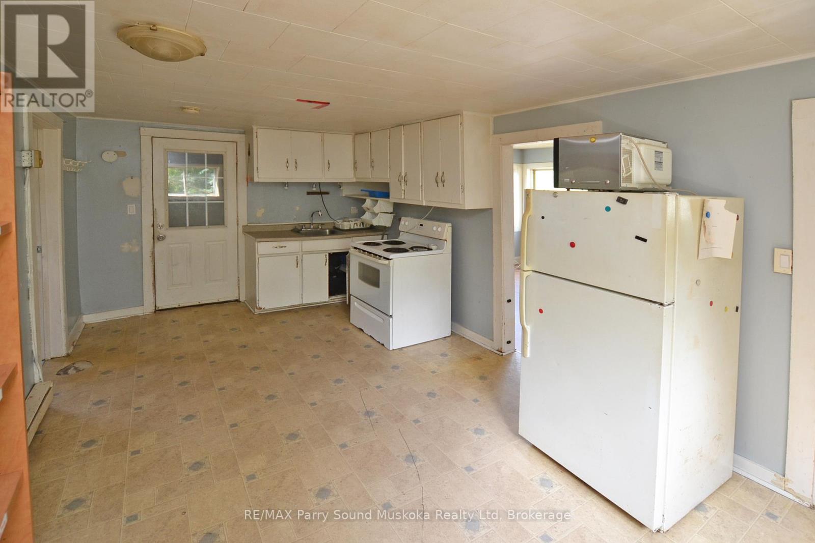37 Parry Sound Road, Parry Sound, Ontario  P2A 2M5 - Photo 22 - X12358553