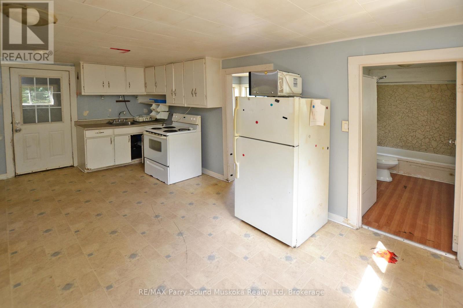 37 Parry Sound Road, Parry Sound, Ontario  P2A 2M5 - Photo 23 - X12358553