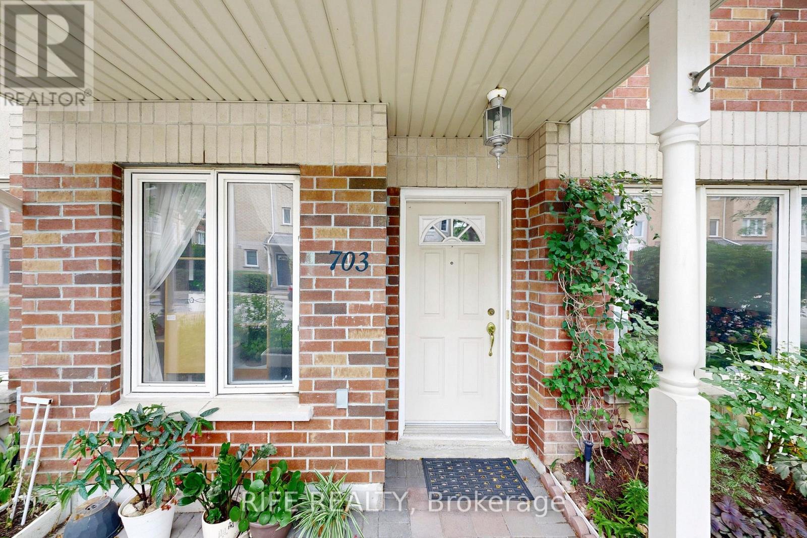 703 - 28 Rosebank Drive, Toronto (Malvern), Ontario  M1B 5Z1 - Photo 3 - E12361854