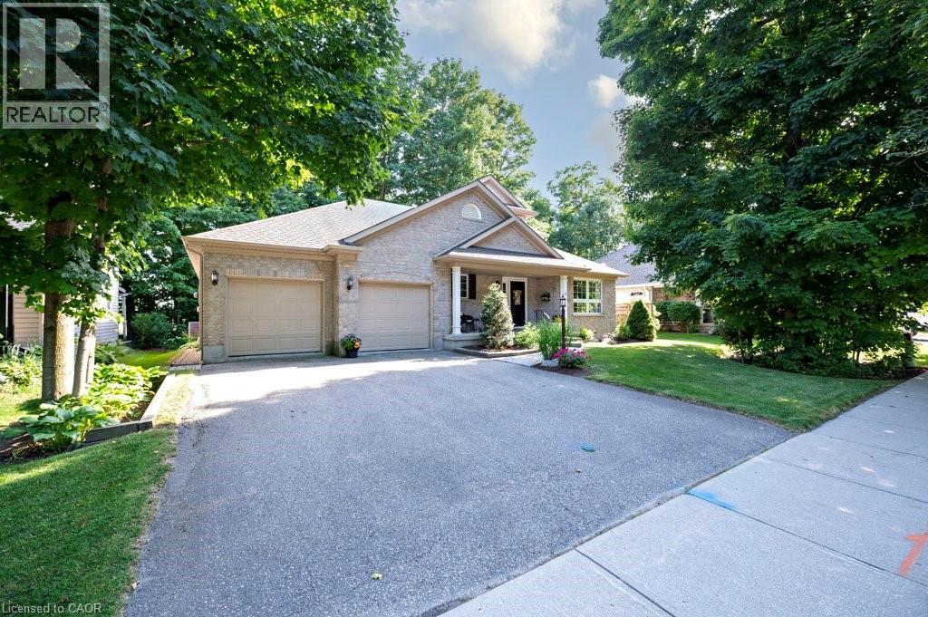 25 South Parkwood Boulevard, Elmira, Ontario  N3B 3L1 - Photo 2 - 40751594