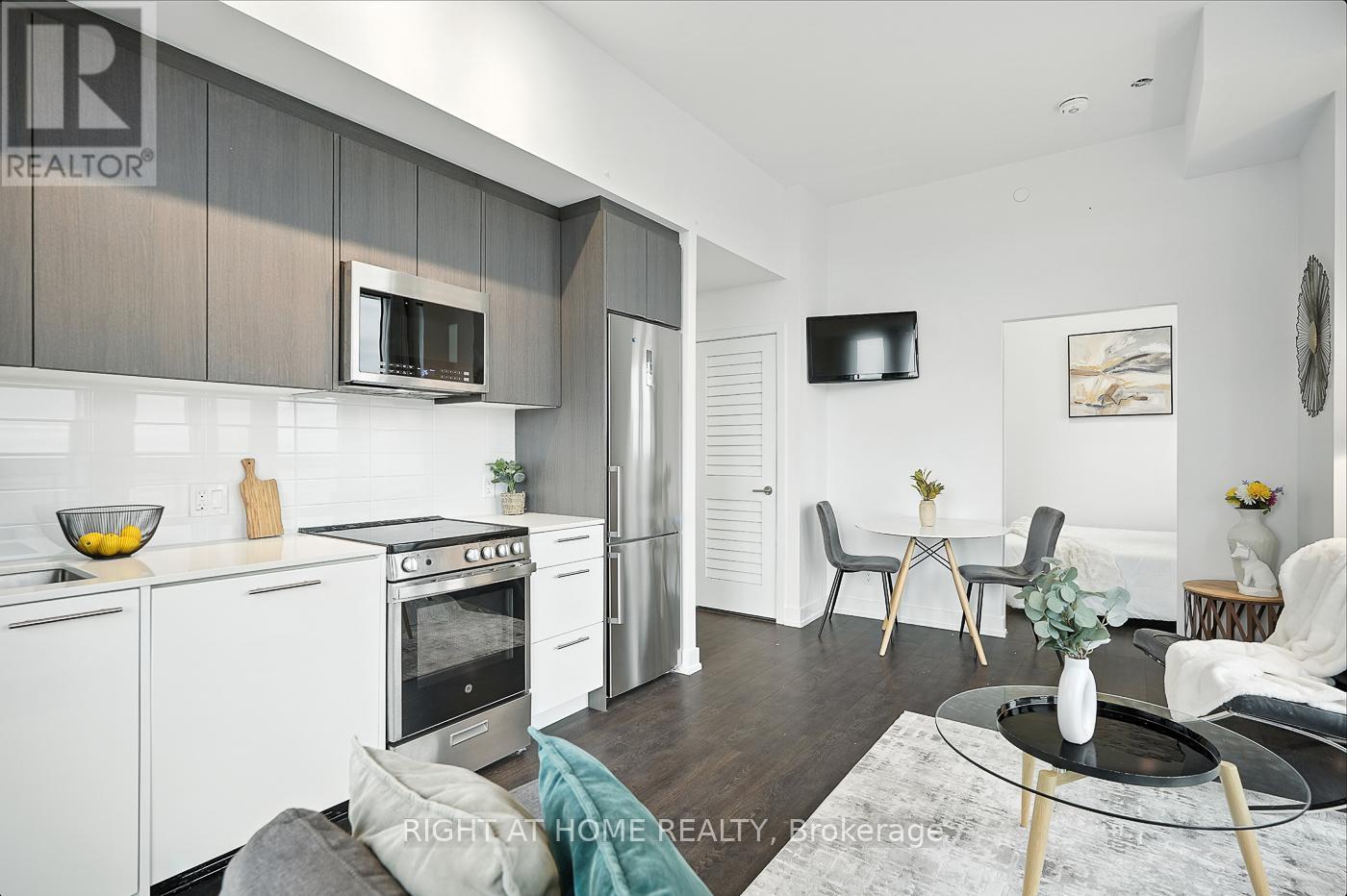 803 - 215 Veterans Drive S, Brampton, Ontario  L7A 4S6 - Photo 11 - W12361840