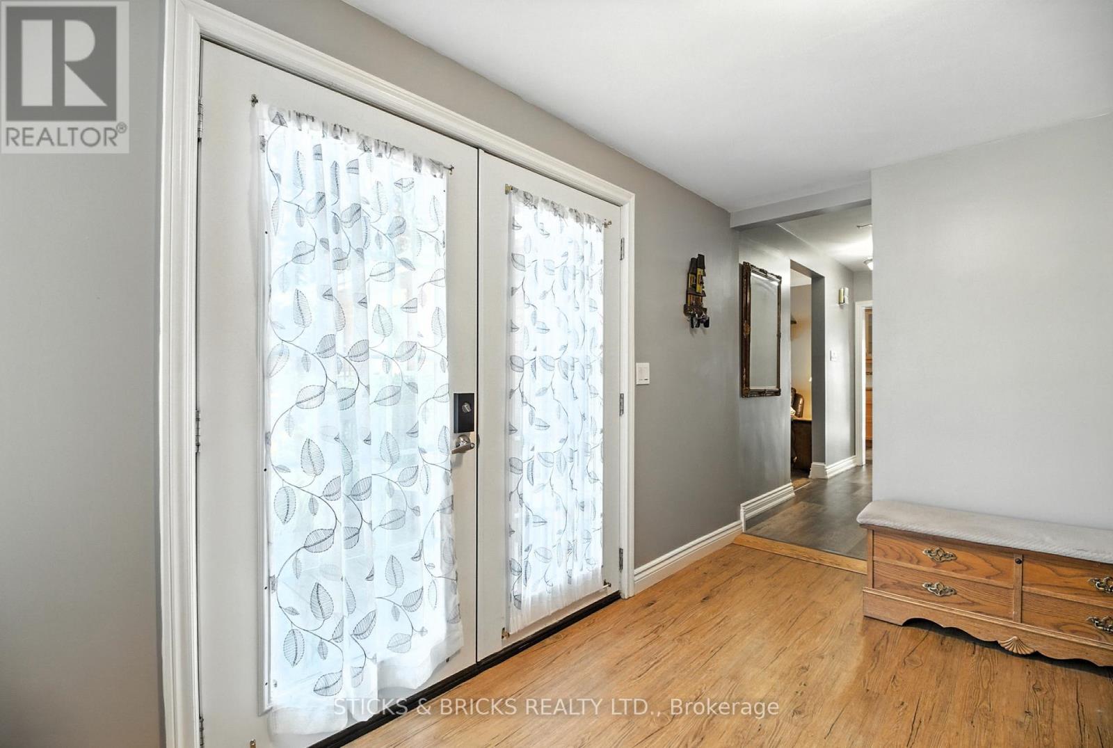 6750 Cherrygrove Road, Niagara Falls, Ontario  L2E 5M6 - Photo 8 - X12361909