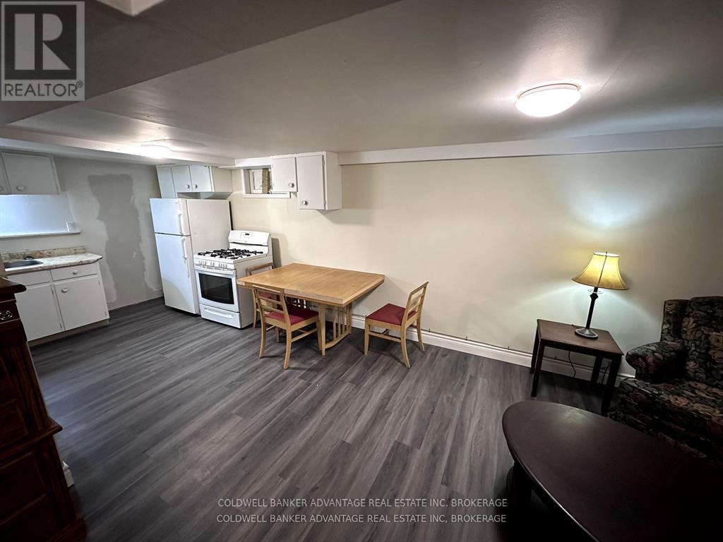 44 Albert Street, Welland, Ontario  L3B 4L2 - Photo 4 - X12361927