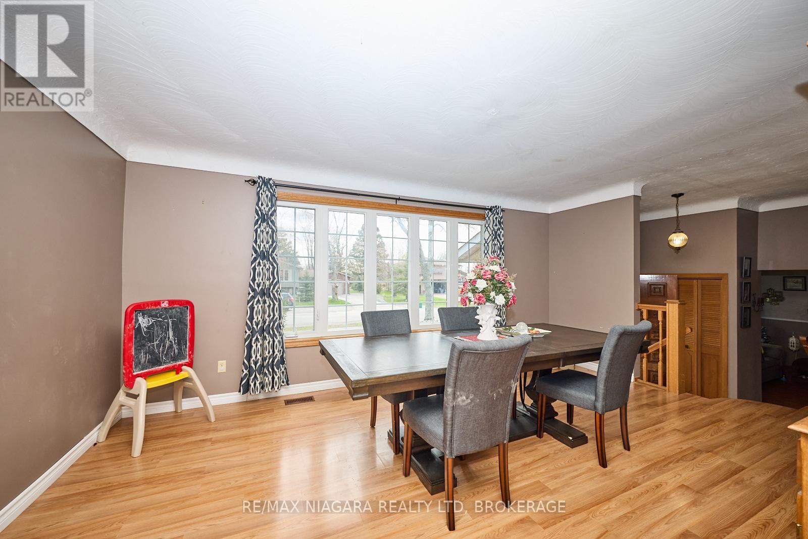 953 Grandview Road, Fort Erie, Ontario  L2A 5R4 - Photo 5 - X12361931