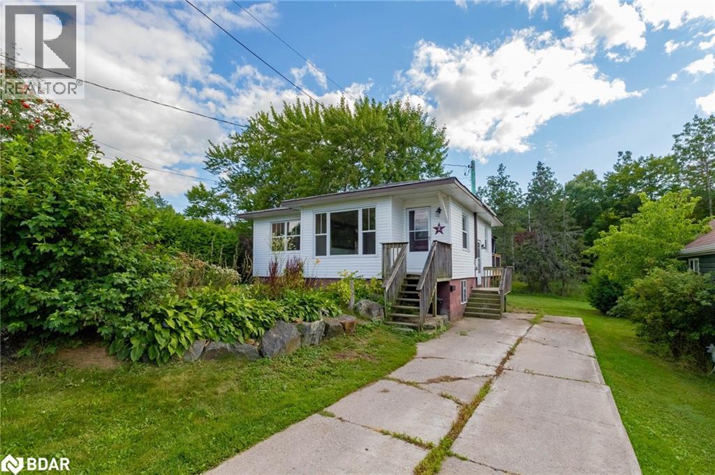 2 Meadow Street, Parry Sound, Ontario  P2A 2L9 - Photo 1 - 40762347