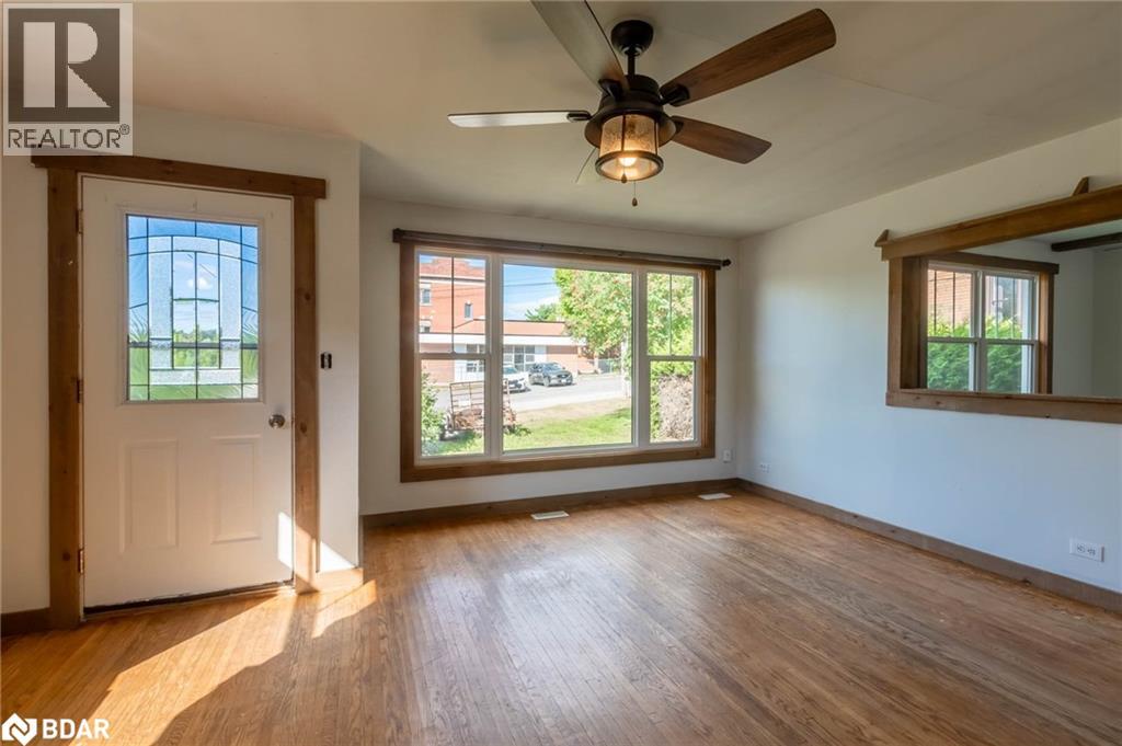 2 Meadow Street, Parry Sound, Ontario  P2A 2L9 - Photo 3 - 40762347