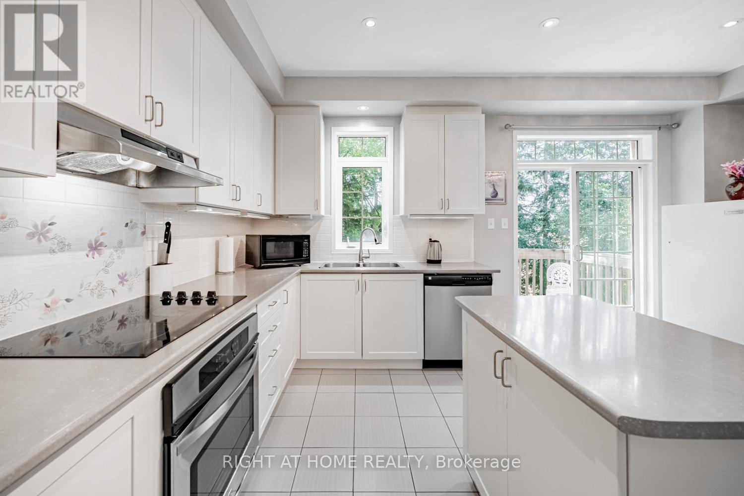 33 Promenade Trail, Halton Hills, Ontario  L7G 0G8 - Photo 10 - W12361899