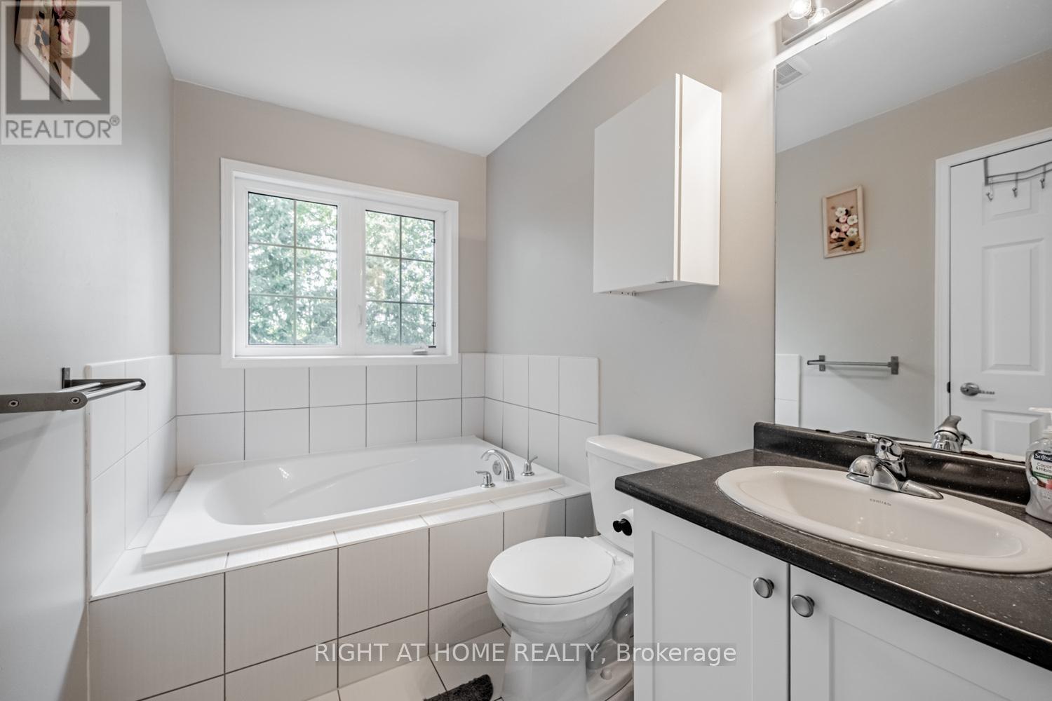 33 Promenade Trail, Halton Hills, Ontario  L7G 0G8 - Photo 22 - W12361899