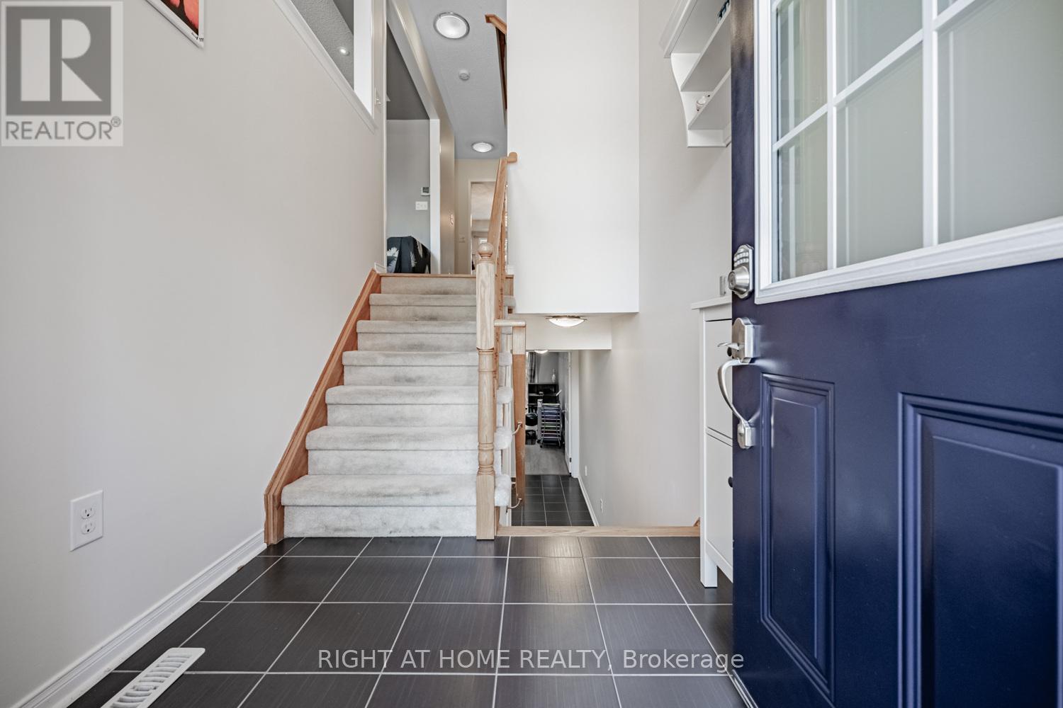 33 Promenade Trail, Halton Hills, Ontario  L7G 0G8 - Photo 3 - W12361899