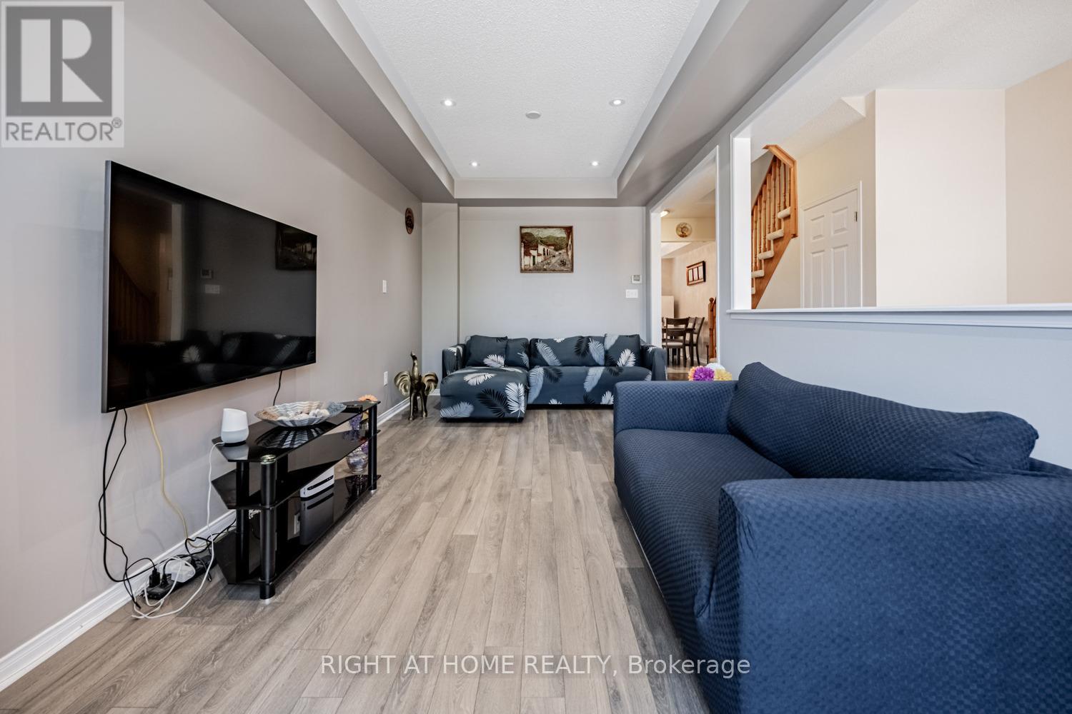 33 Promenade Trail, Halton Hills, Ontario  L7G 0G8 - Photo 8 - W12361899