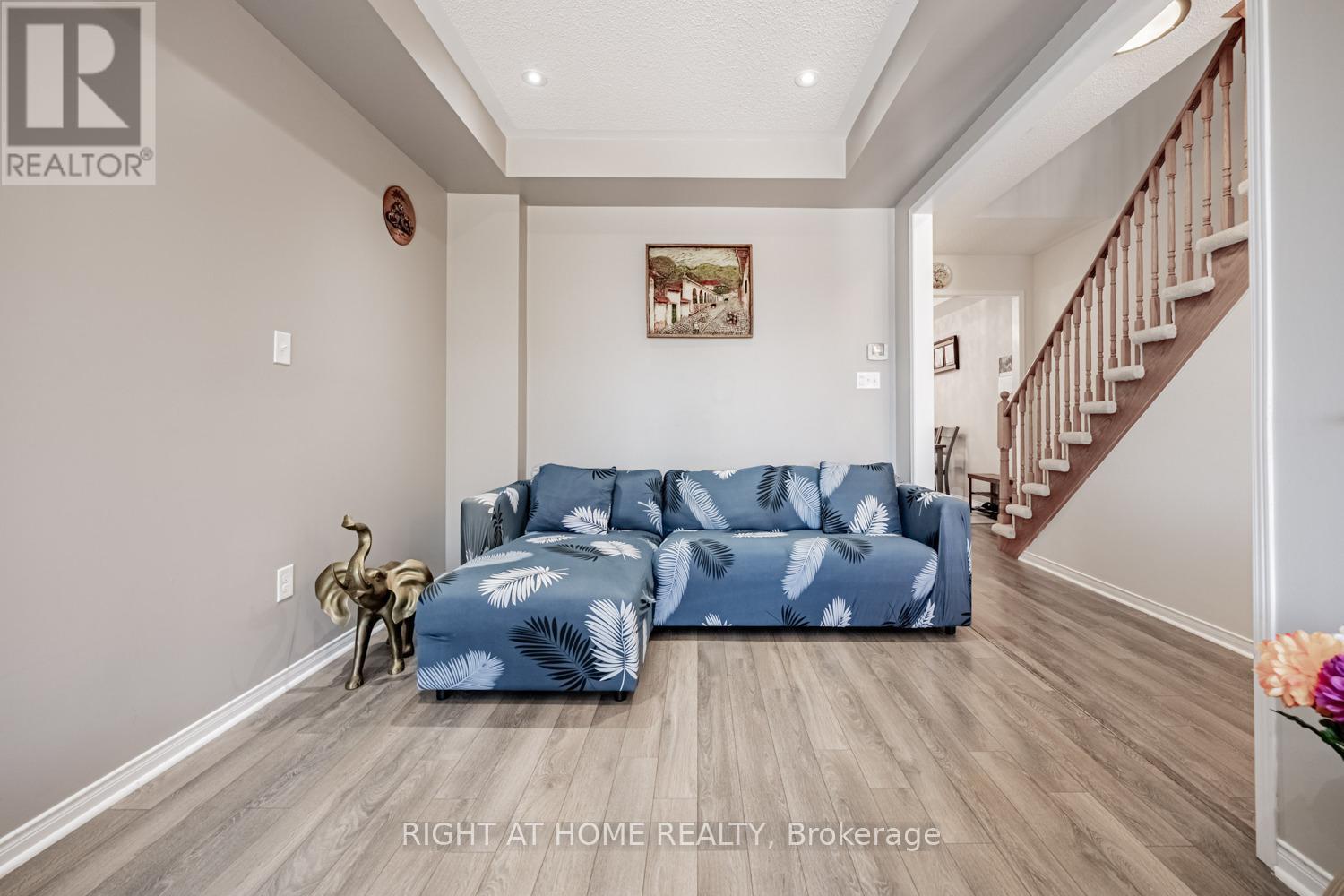 33 Promenade Trail, Halton Hills, Ontario  L7G 0G8 - Photo 9 - W12361899