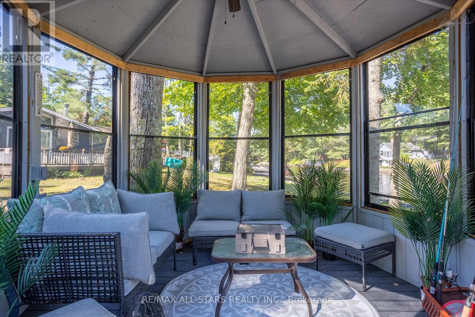 11 Little Bay Drive, Kawartha Lakes, Ontario  K0M 2L0 - Photo 12 - X12361953