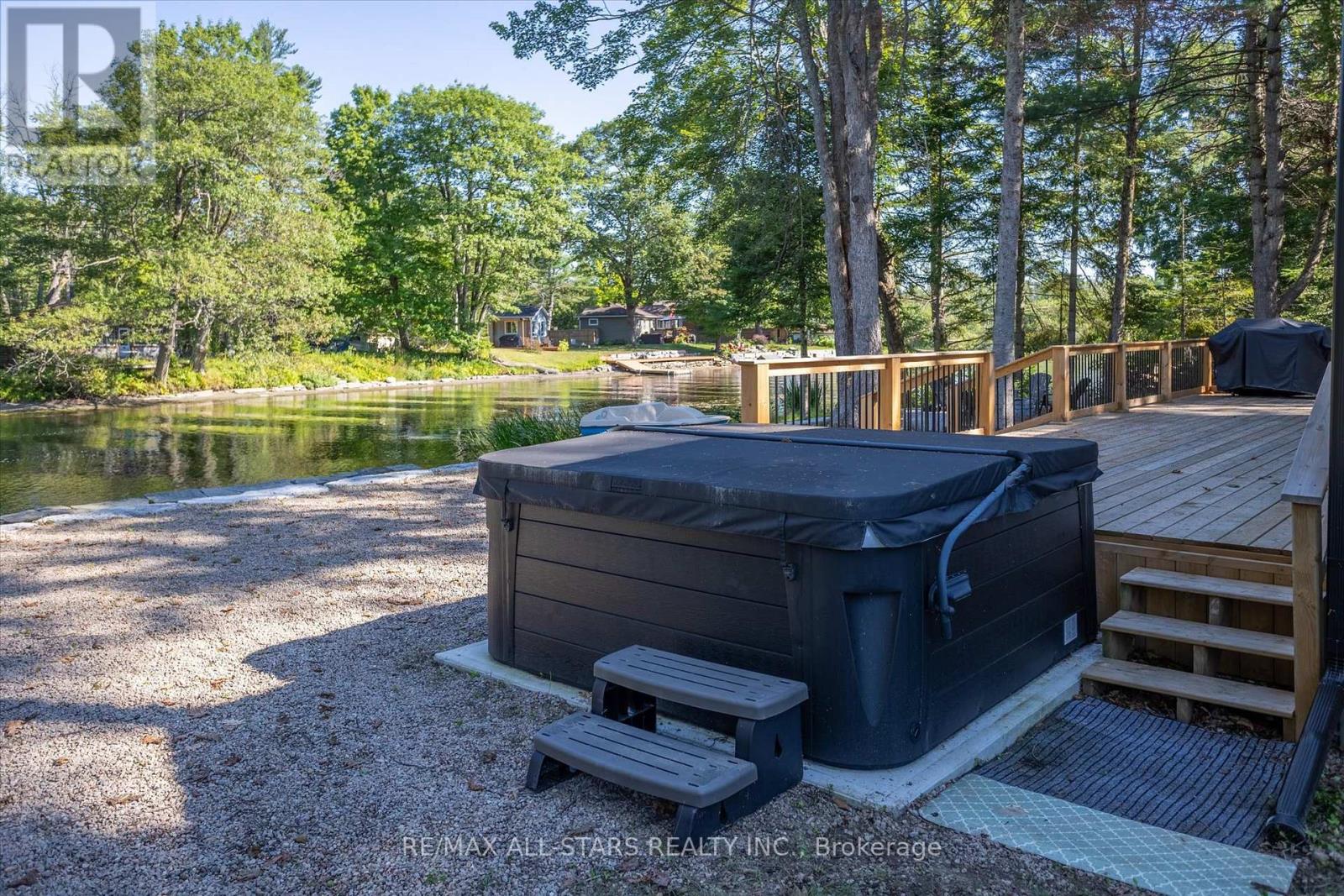 11 Little Bay Drive, Kawartha Lakes, Ontario  K0M 2L0 - Photo 13 - X12361953