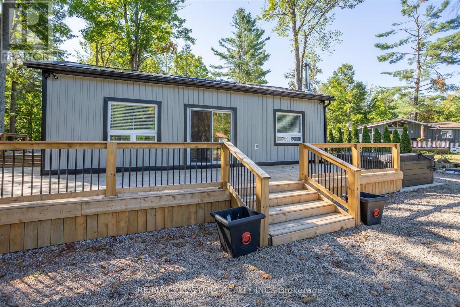 11 Little Bay Drive, Kawartha Lakes, Ontario  K0M 2L0 - Photo 15 - X12361953