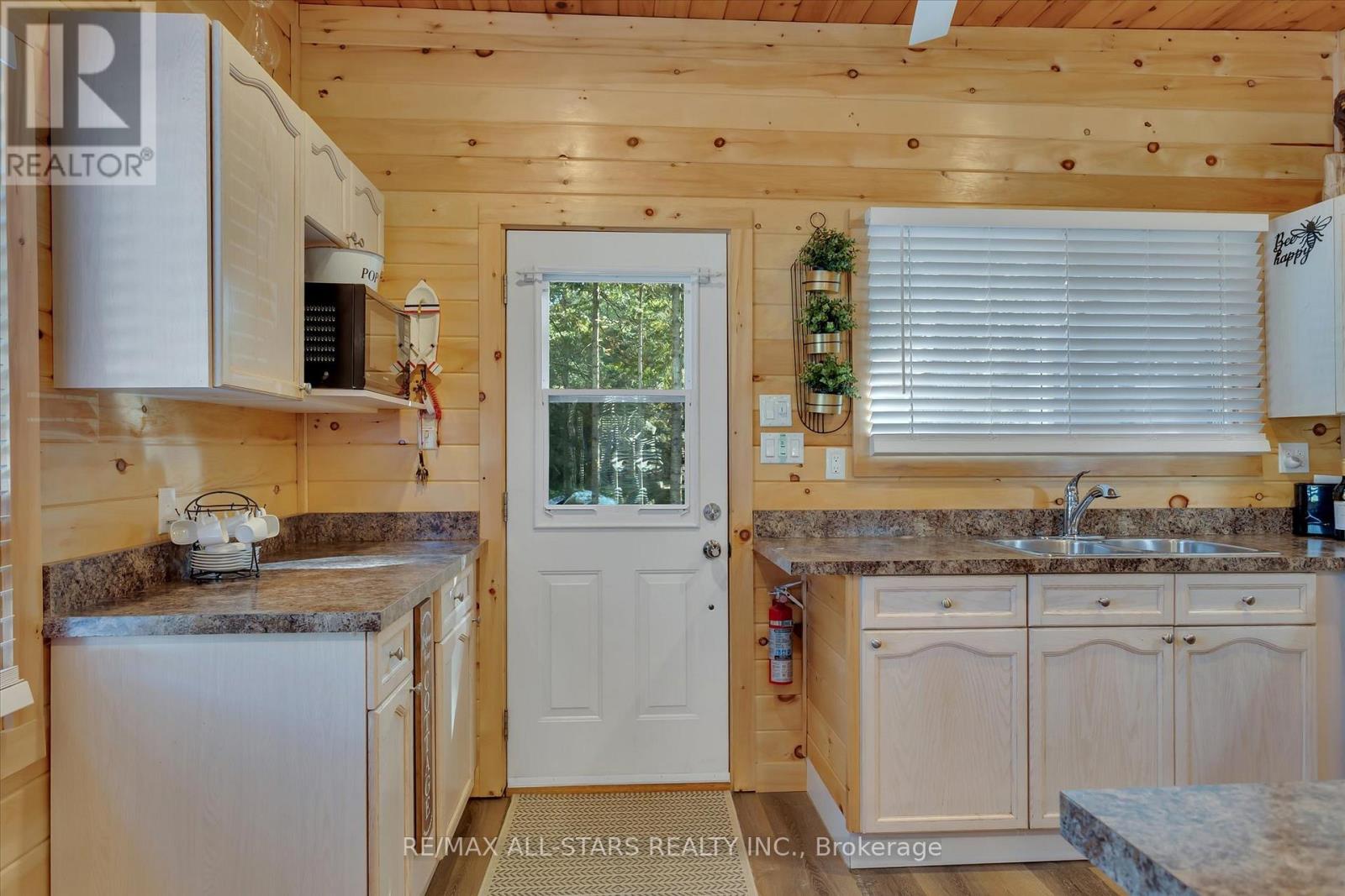 11 Little Bay Drive, Kawartha Lakes, Ontario  K0M 2L0 - Photo 16 - X12361953