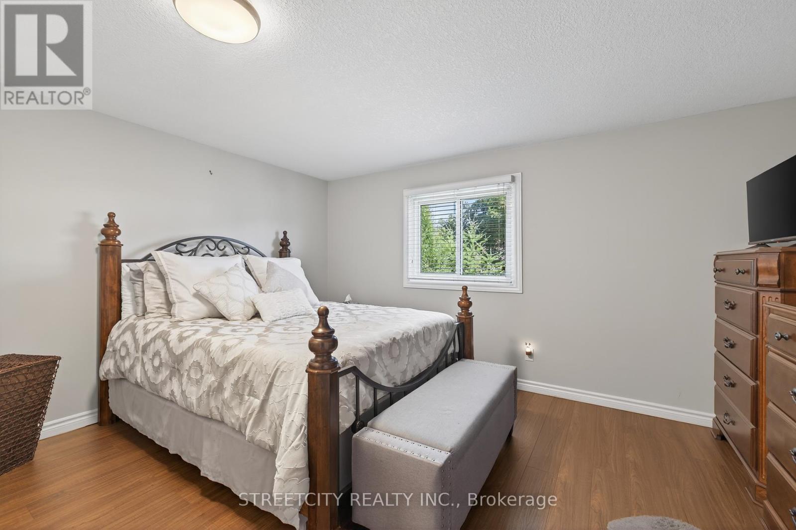 342 Ferndale Avenue, London South, Ontario  N6C 5J5 - Photo 32 - X12361970