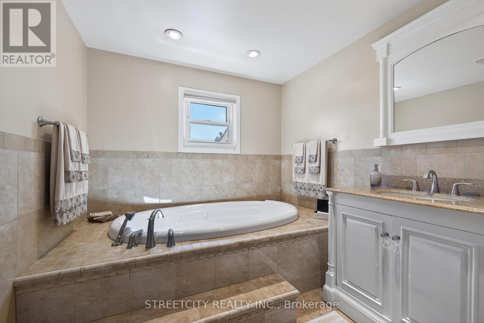 342 Ferndale Avenue, London South, Ontario  N6C 5J5 - Photo 37 - X12361970