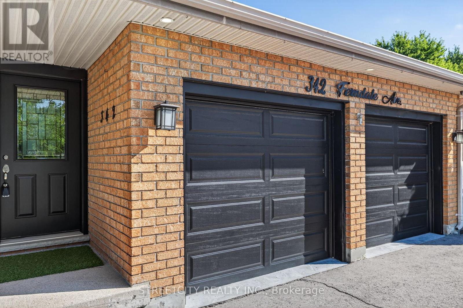 342 Ferndale Avenue, London South, Ontario  N6C 5J5 - Photo 4 - X12361970