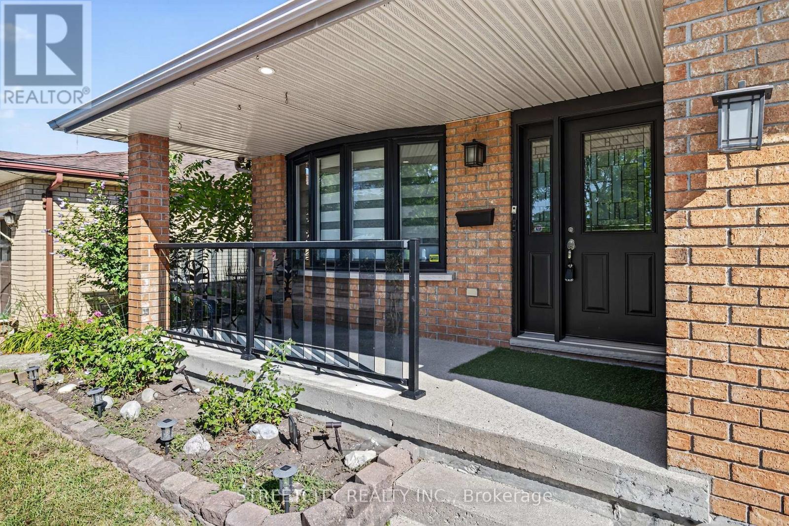 342 Ferndale Avenue, London South, Ontario  N6C 5J5 - Photo 5 - X12361970