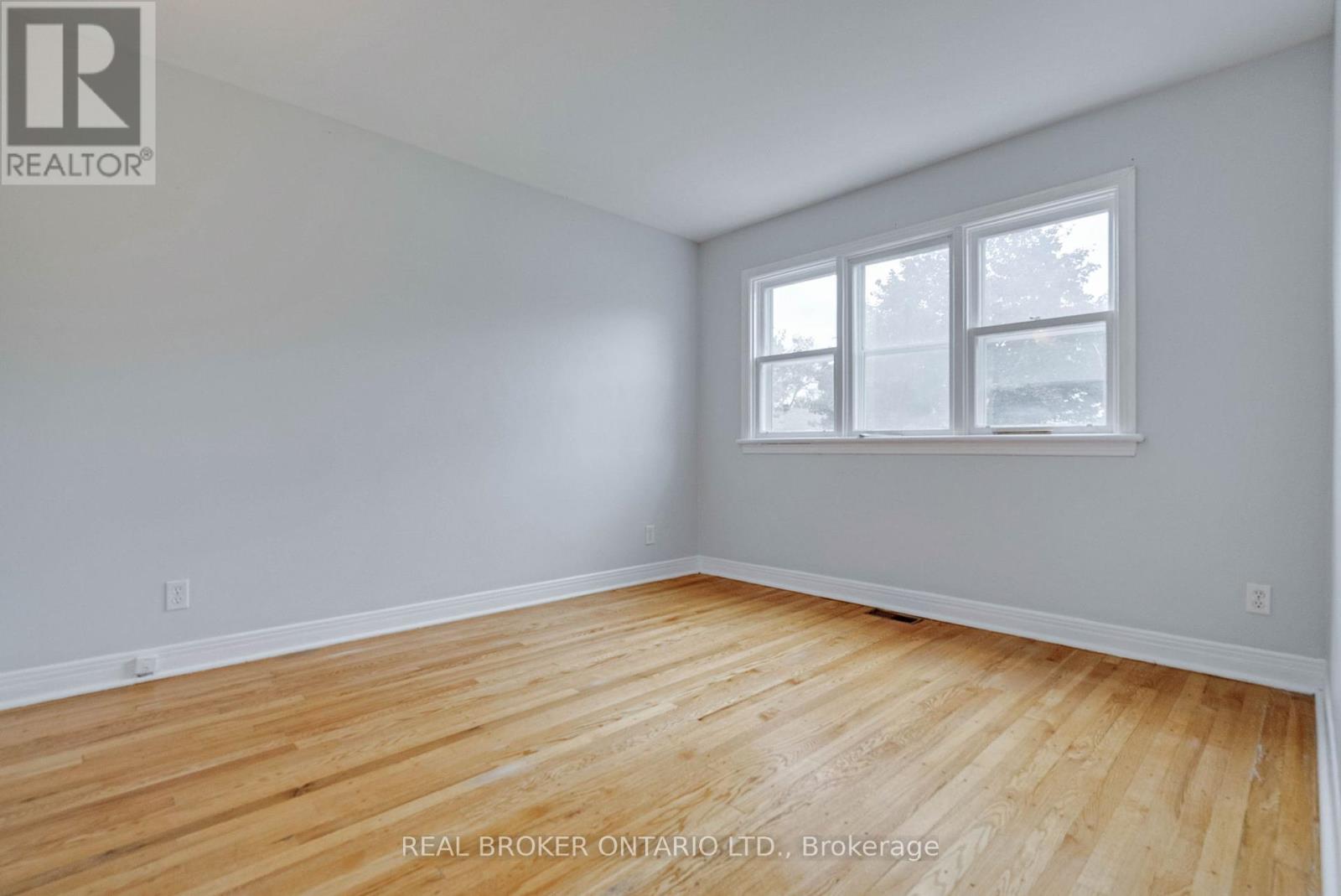 2495 Falcon Avenue, Ottawa, Ontario  K1V 8C8 - Photo 3 - X12361958