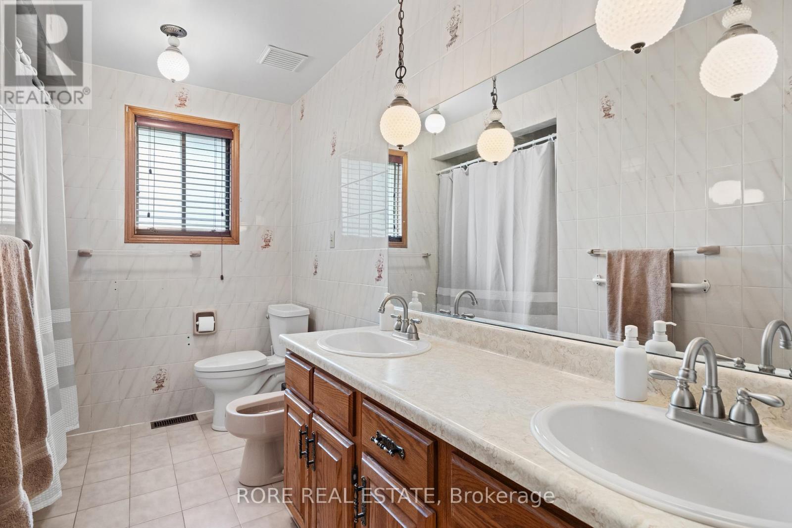 181 Gilmore Road, Fort Erie, Ontario  L2A 2M2 - Photo 17 - X12361950