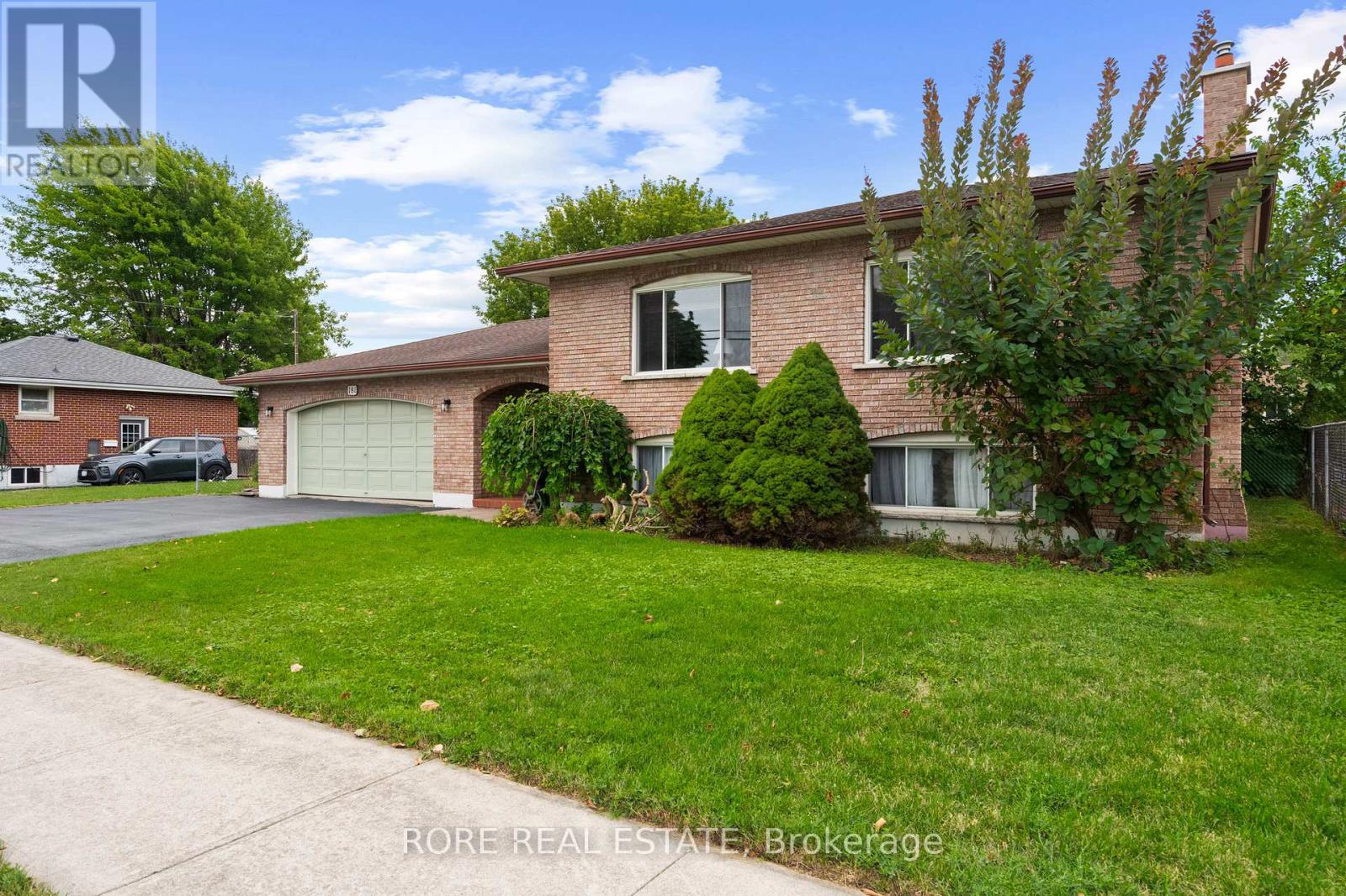 181 Gilmore Road, Fort Erie, Ontario  L2A 2M2 - Photo 3 - X12361950