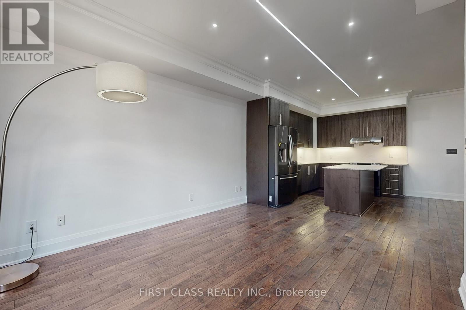 Th 28 - 9 Oakburn Crescent, Toronto, Ontario  M2N 2T5 - Photo 9 - C12361957