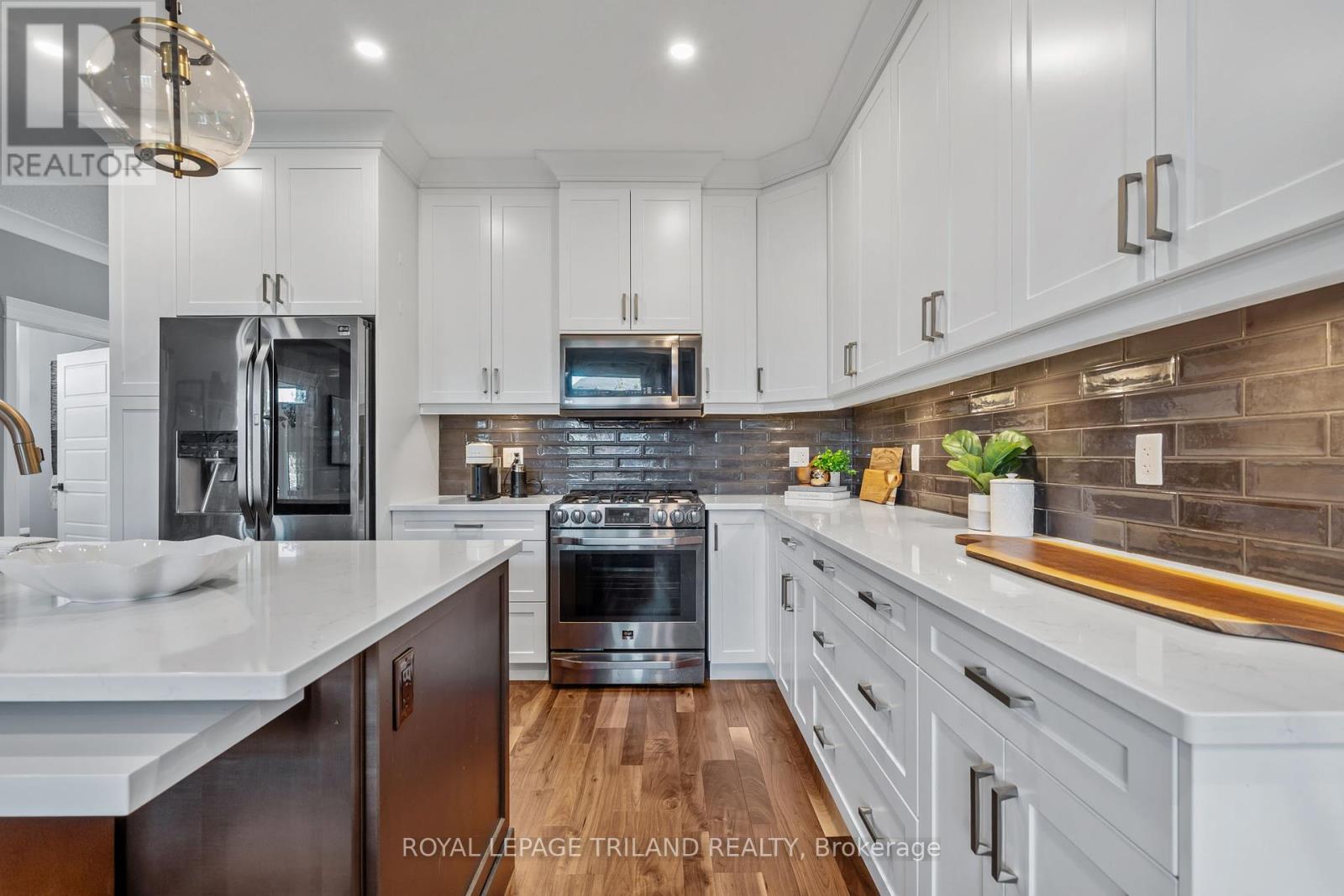 54 - 159 Collins Way, Strathroy-Caradoc, Ontario  N7G 0G8 - Photo 8 - X12362026
