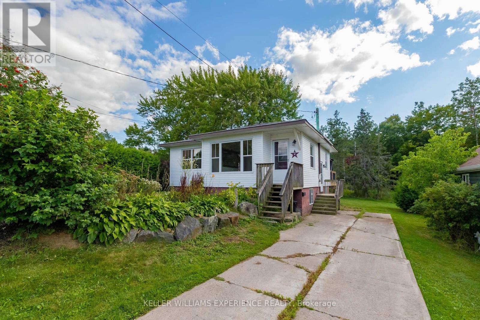 2 MEADOW STREET, Parry Sound, Ontario
