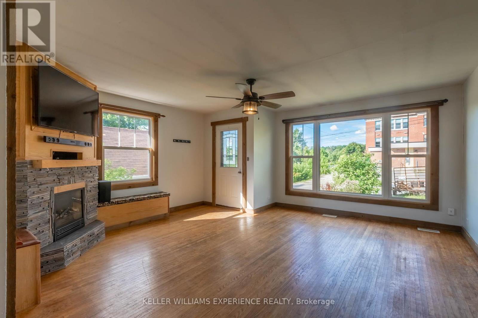 2 Meadow Street, Parry Sound, Ontario  P2A 2L9 - Photo 6 - X12361964