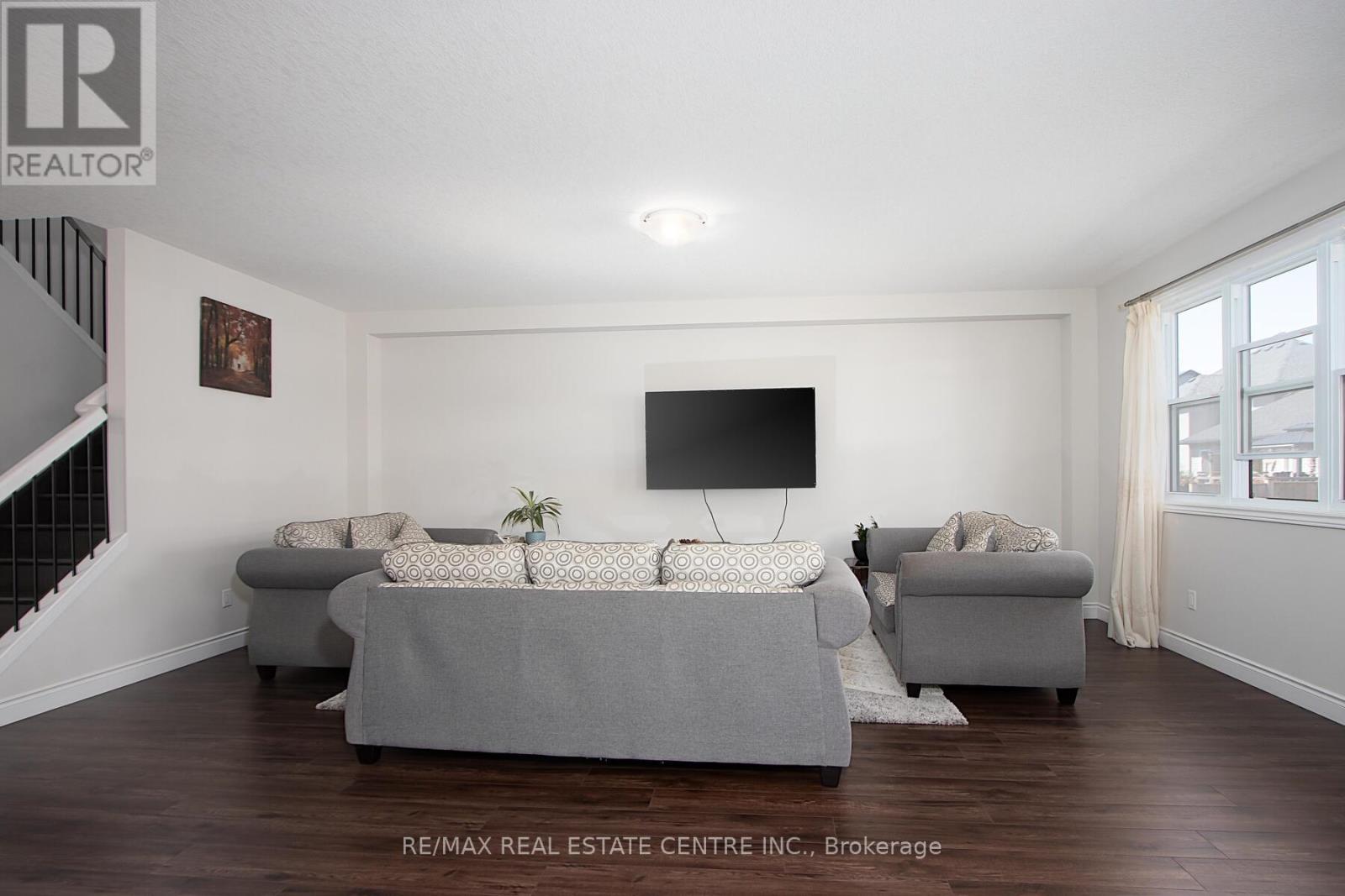 48 Cash Crescent, Ingersoll, Ontario  N5C 0E2 - Photo 8 - X12361966