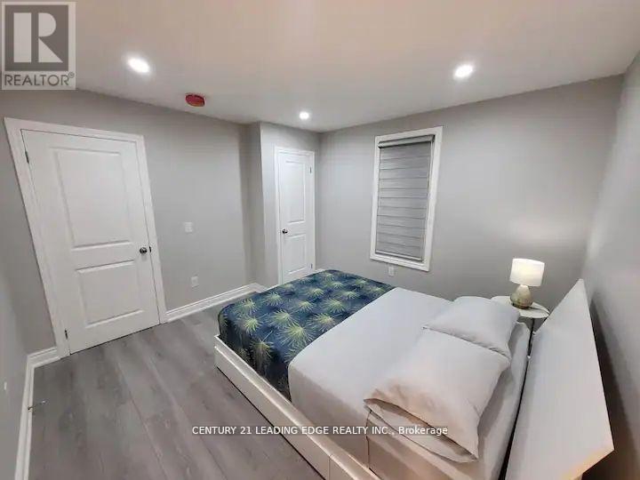 5595 Wesley Place, Niagara Falls, Ontario  L2E 3Z4 - Photo 9 - X12361984