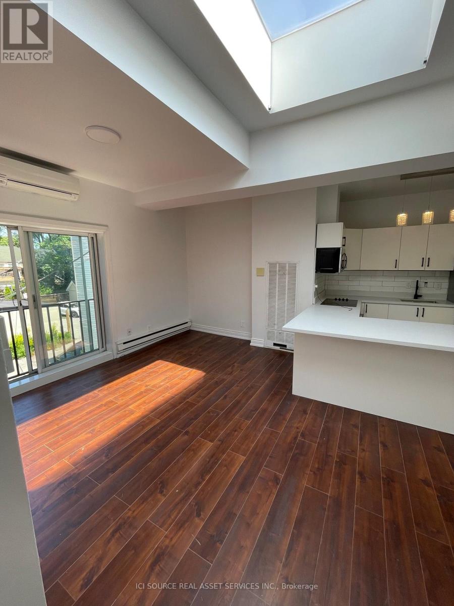 4 - 754 Queen Street E, Toronto, Ontario  M4M 1H4 - Photo 3 - E12361904