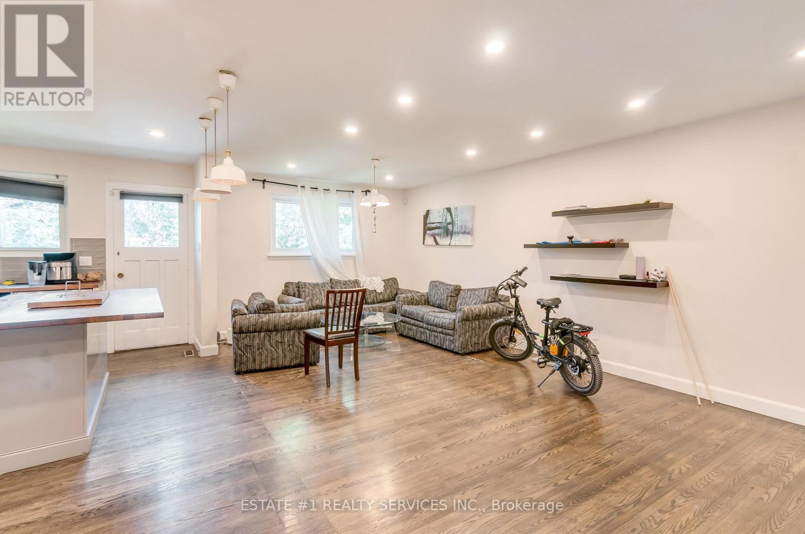 Property at 9 DOWLING CRESCENT image 5