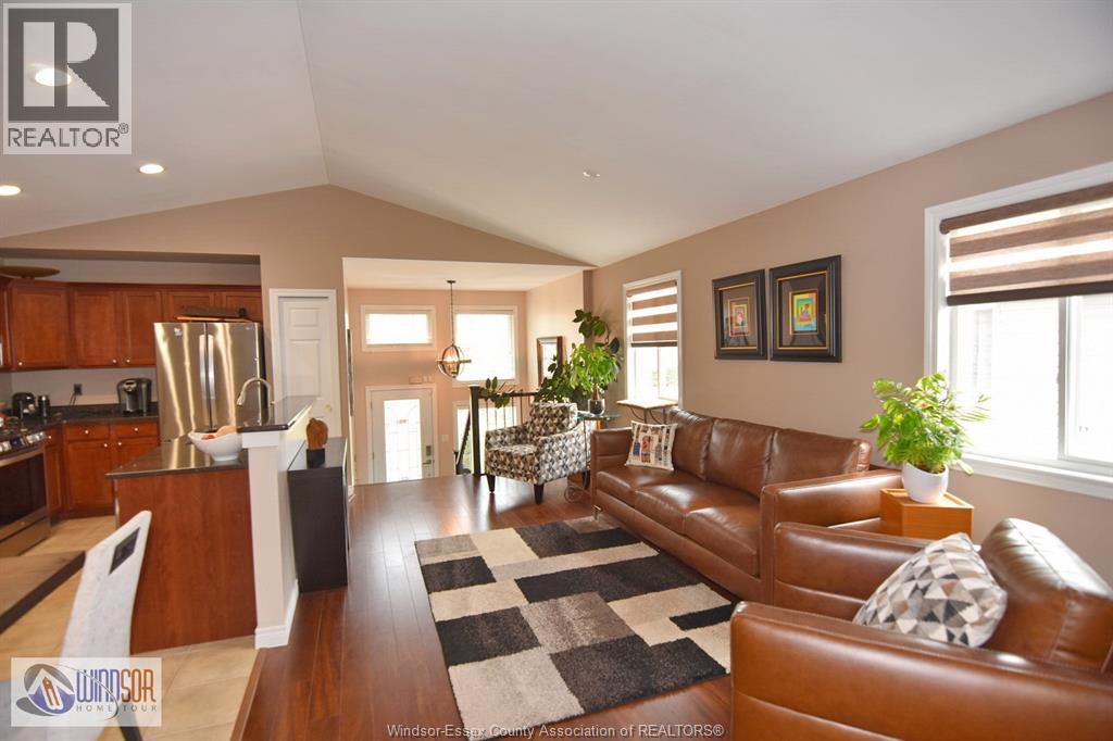 2271 Lamont Street, Windsor, Ontario  N9E 4X5 - Photo 4 - 25021462