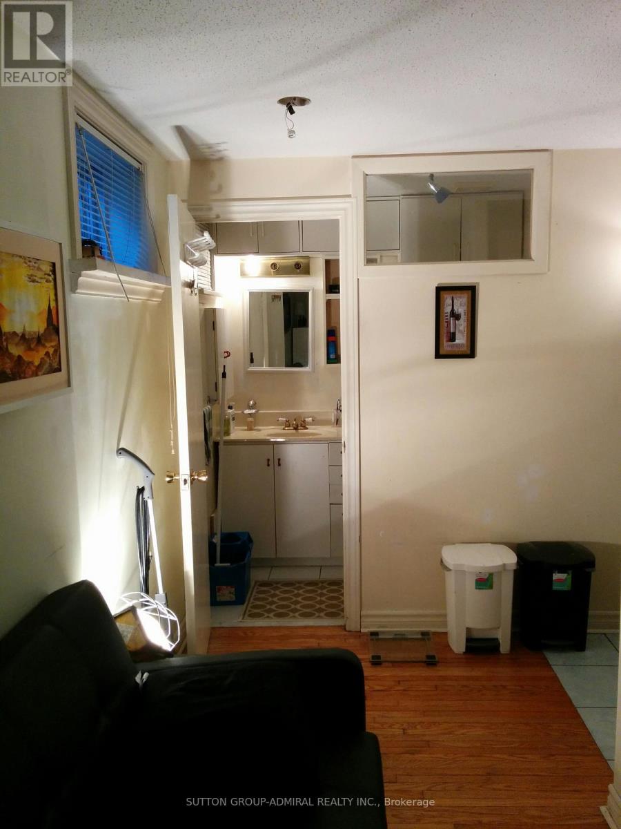 59 Dallas Road, Toronto, Ontario  M2R 2J3 - Photo 23 - C12362019