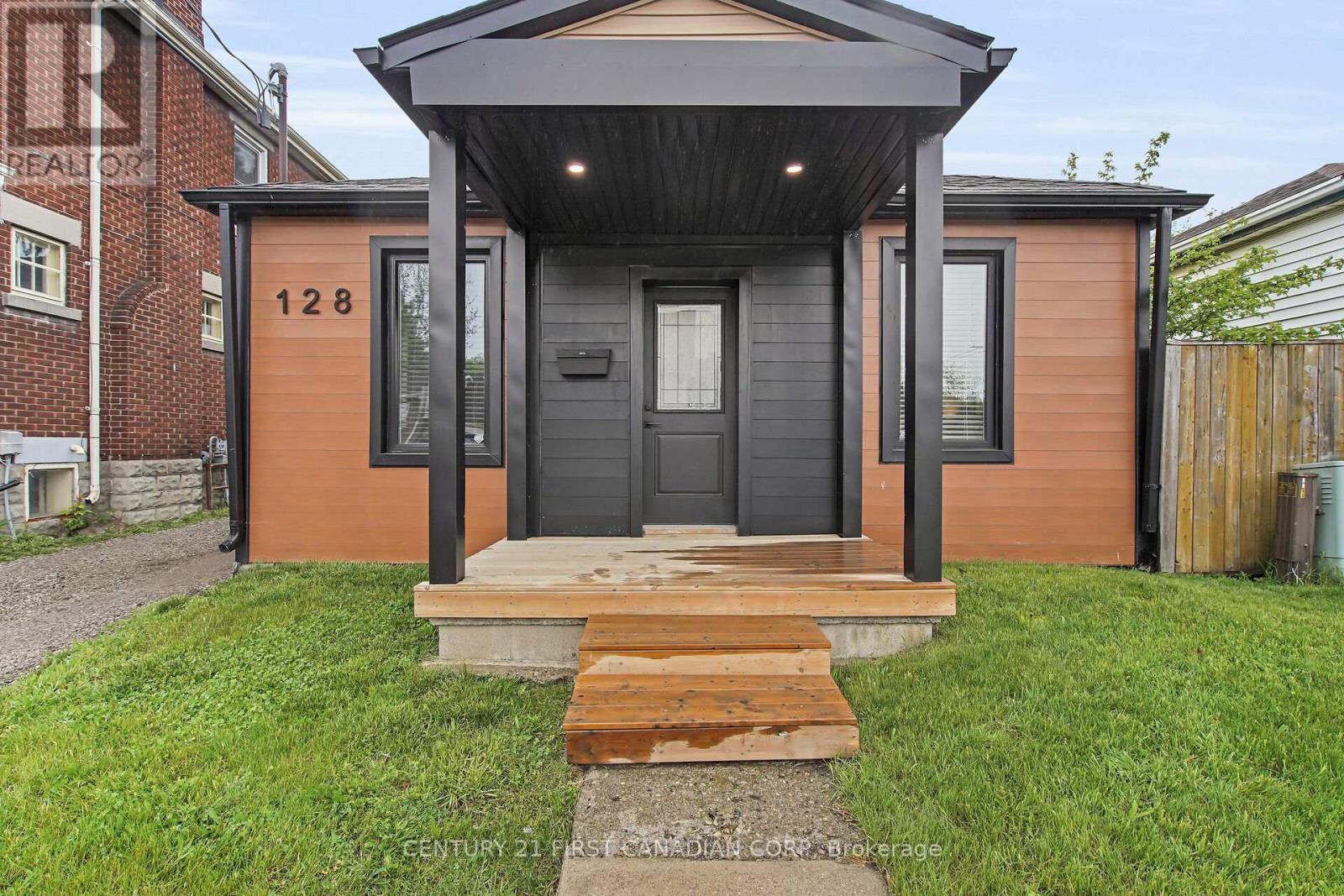 128 Adelaide Street N, London East, Ontario  N6B 3G8 - Photo 1 - X12362046