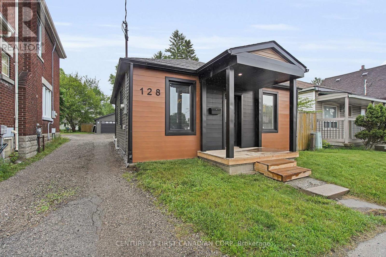 128 Adelaide Street N, London East, Ontario  N6B 3G8 - Photo 2 - X12362046