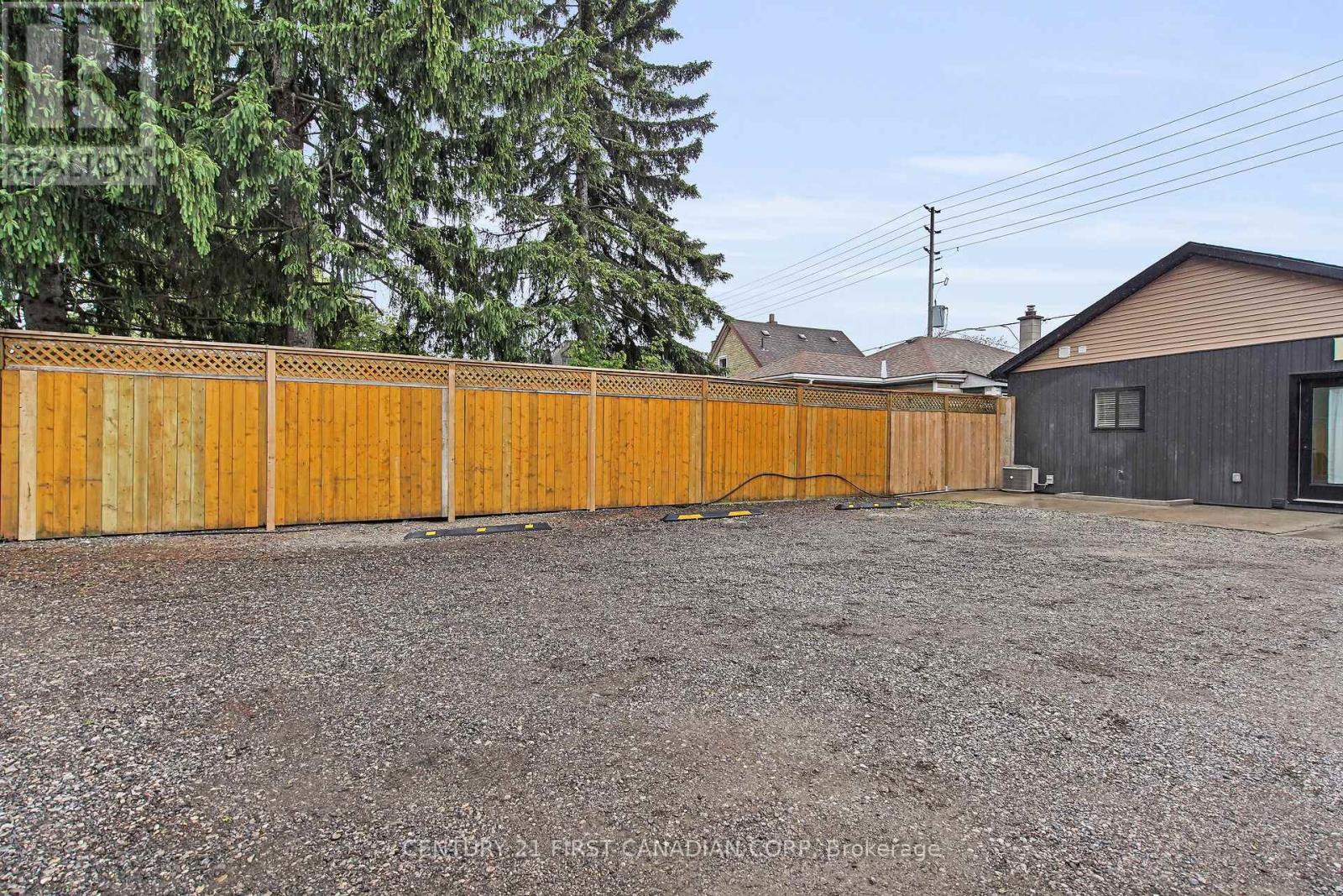 128 Adelaide Street N, London East, Ontario  N6B 3G8 - Photo 37 - X12362046