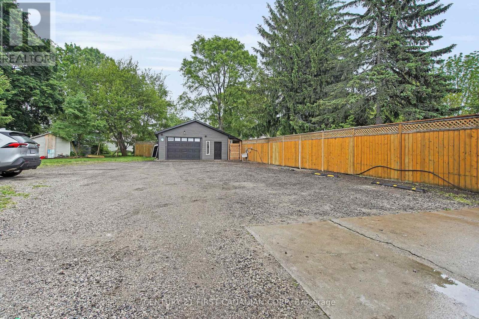 128 Adelaide Street N, London East, Ontario  N6B 3G8 - Photo 39 - X12362046