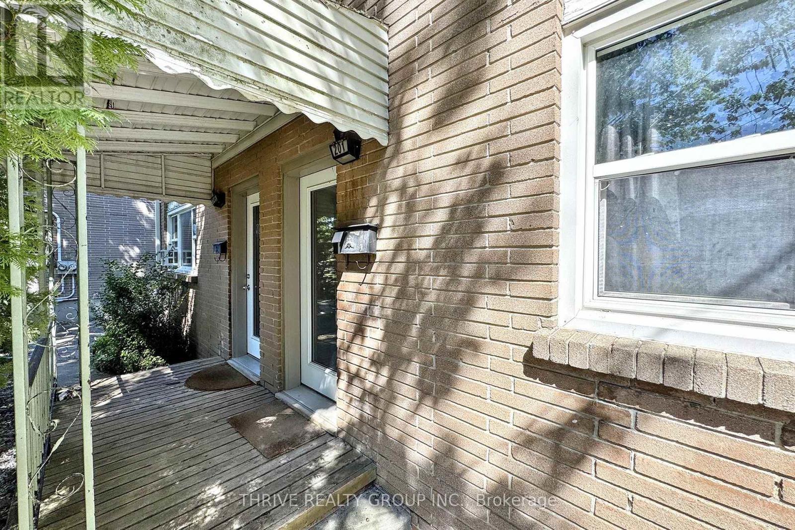 201 Barry Place, London North, Ontario  N6H 1K2 - Photo 2 - X12362132