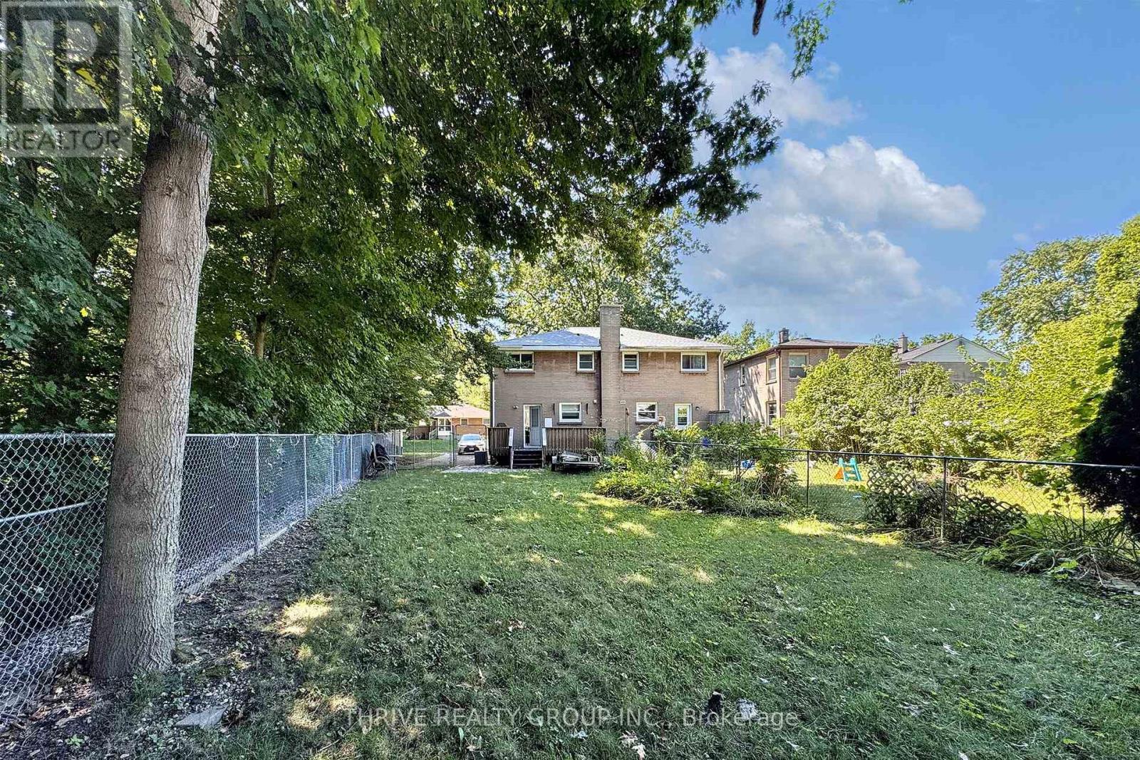 201 Barry Place, London North, Ontario  N6H 1K2 - Photo 4 - X12362132
