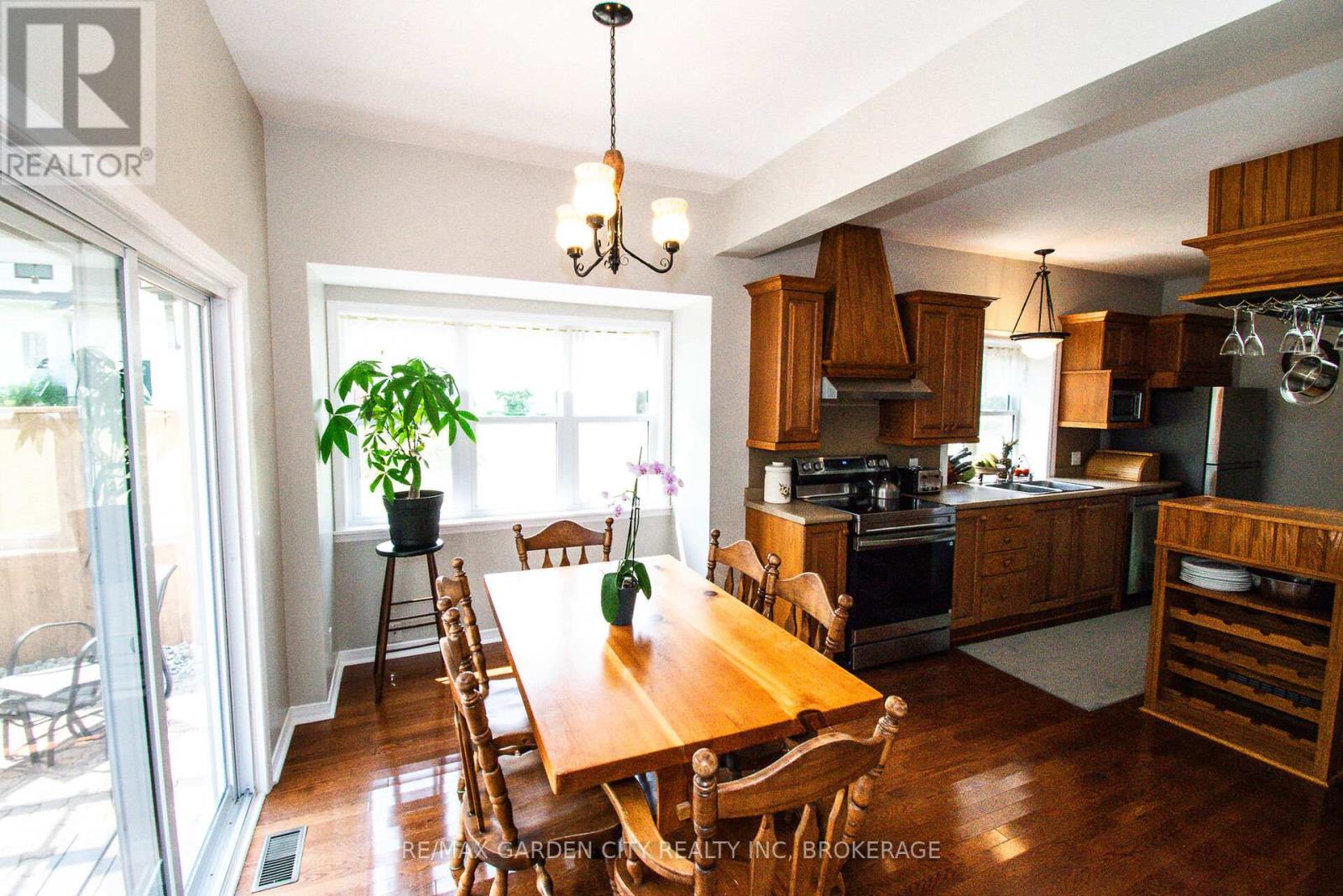 1171 Maple Street, Pelham, Ontario  L0S 1C0 - Photo 12 - X12336641